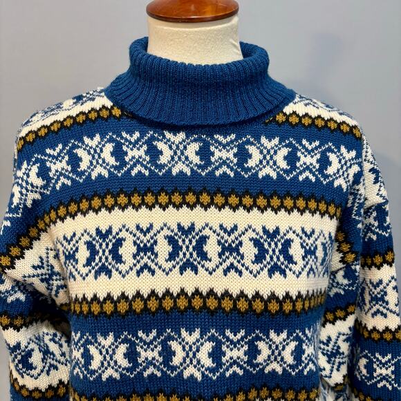 Vintage Hand Knit Norwegian Wool Sweater - Cozy Winter Knitwear, Size XL - Picture 2 of 8